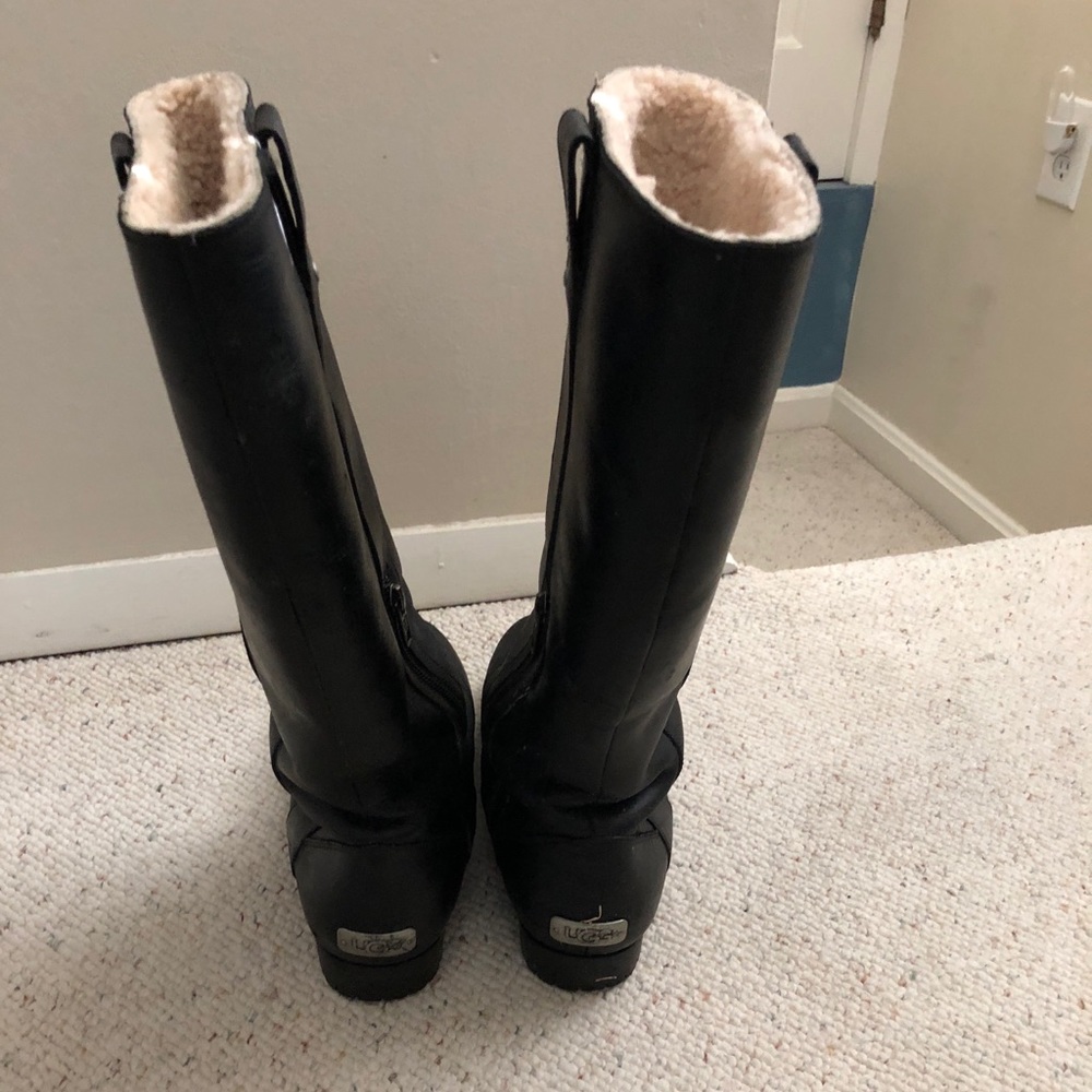 Woman Ugg leather boots